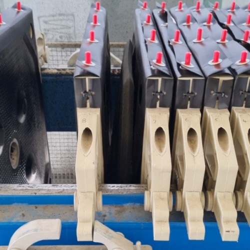 Filter cake dropping from plates during automated opening cycle at an industrial laundry
